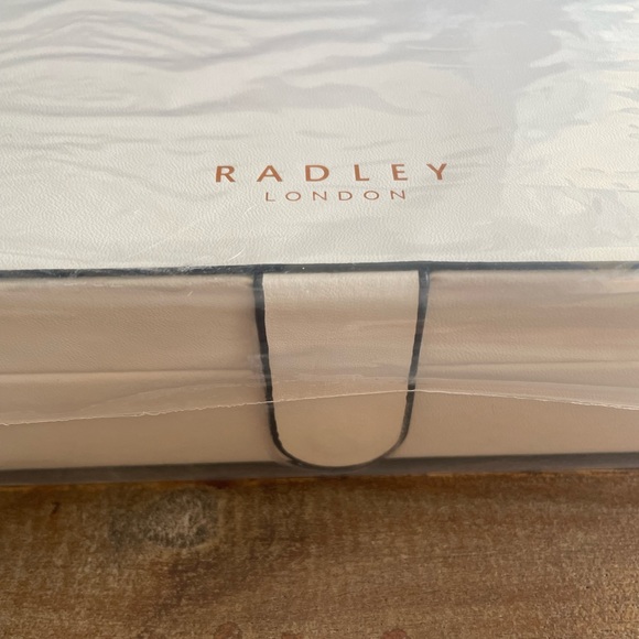 🔥🆕Radley London: Jewelry Storage Box Cream🔥 - Picture 5 of 8